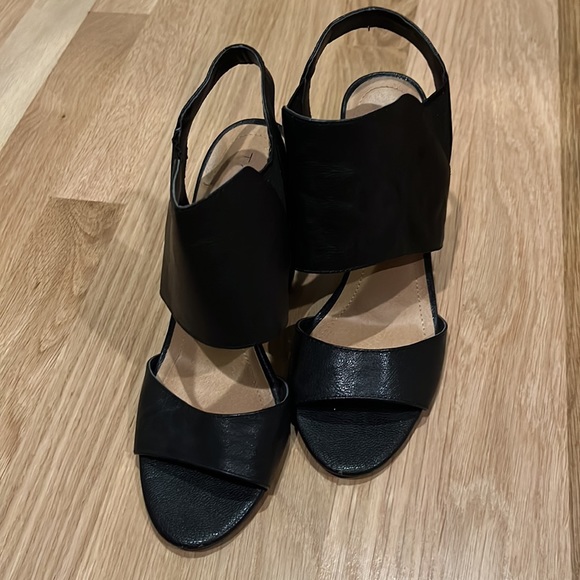Tahari Sandals - Picture 2 of 6